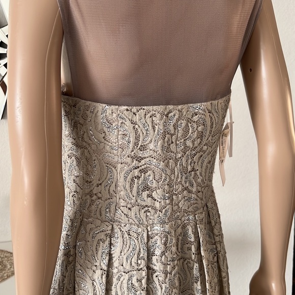 (NWT)(DecoDe-1.8) Ladies fashion Shiny silver lace dress size 8 - Picture 7 of 17
